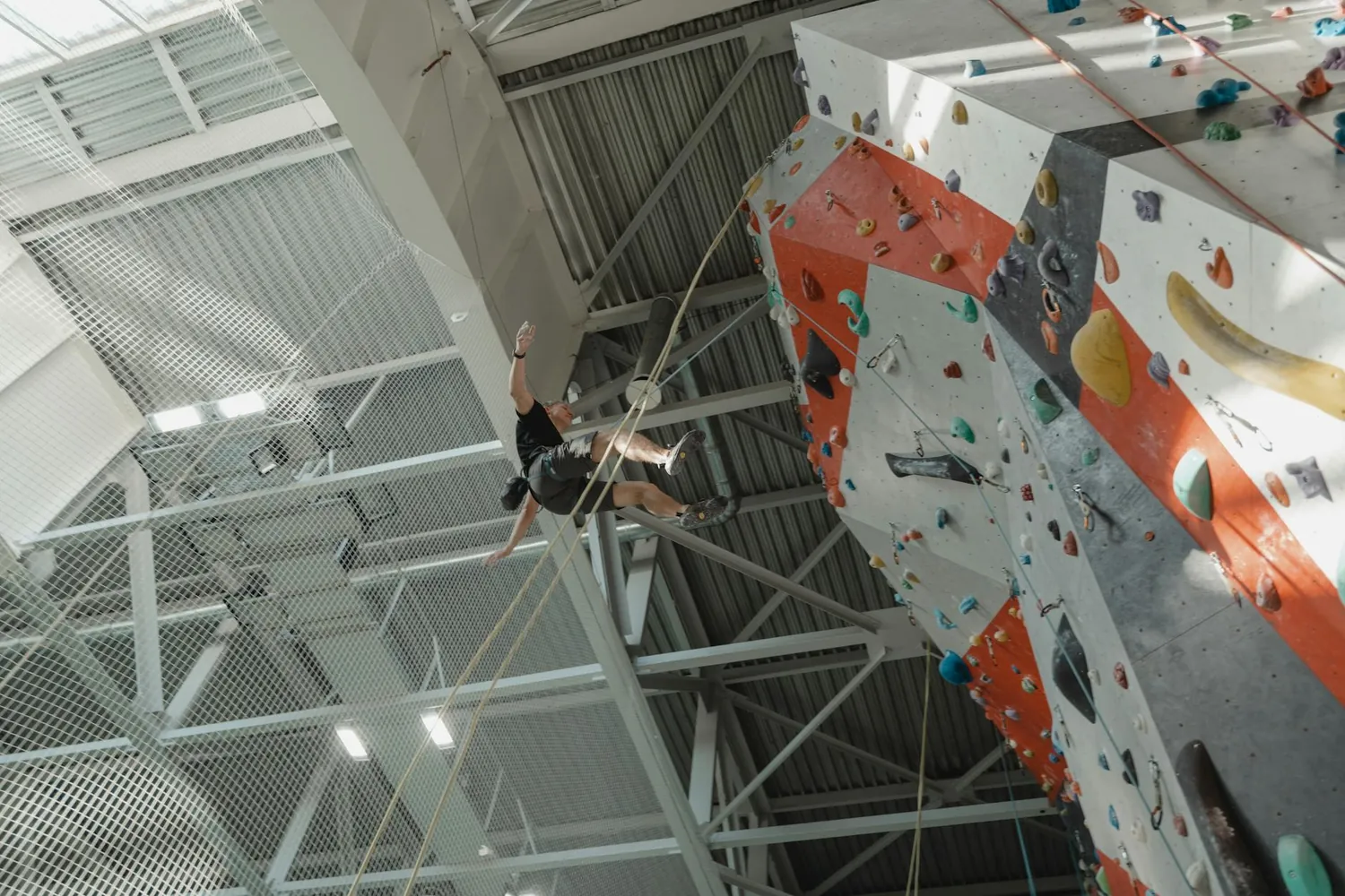 Enhancing Physical Strength and Resilience at Urban Bouldering Gyms